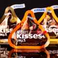 HERSHEY’S KISSES MILK CHOCOLATE WITH HAZELNUT. 