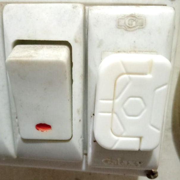 Plug%20Switch%20Socket%20Stopper%20Cover%20For%20Baby%20Safety%202pin%20reuseable%20Solid%20plastic%20material%20Electrical%20saftey%20Pack%20of%203%20-%20Image%205