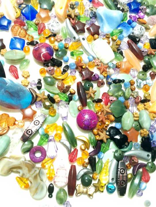 Mix%20Beads%20-%20100g%20Mixed%20Sizes,%20Shapes,%20and%20Colors%20for%20DIY%20Crafting%20and%20Jewelry%20-%20Image%202