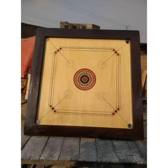 25'%2031'%20&%2036'%20inch%20Wooden%20Carrom%20Board%20Game%20With%20Striker%20and%20Coins%20Set%20-%20Image%204