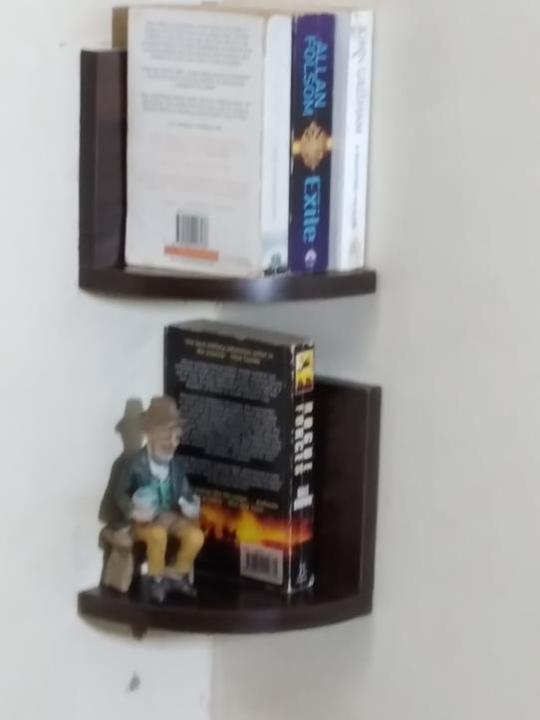 2%20PIECE%20ANGLE%20WALL%20HANGING%20SHELF%20(6%20X%206%20X%209%20INCHES)%20DARK%20BROWN%20-%20Image%205