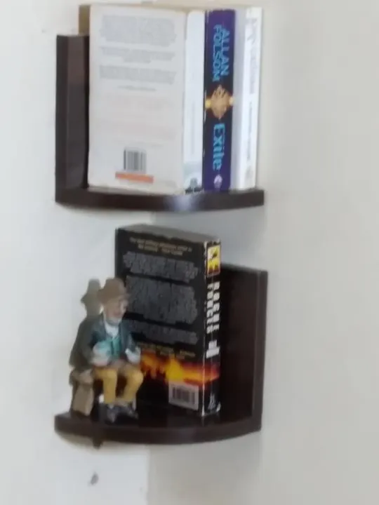 2%20PIECE%20ANGLE%20WALL%20HANGING%20SHELF%20(6%20X%206%20X%209%20INCHES)%20DARK%20BROWN%20-%20Image%205