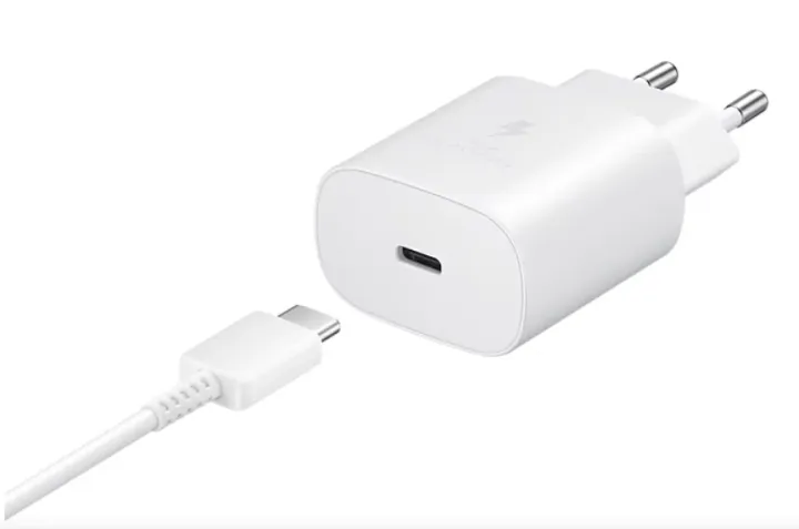 Samsung_25W%20Super%20Fast%20Charger%20With%20USB%20Type-C%20to%20Type-C%20Cable%20%7C%20PD%20Charger%20For%20all%20Mobile%20Phones%20and%20Samsung%20phones%20-%20Image%207