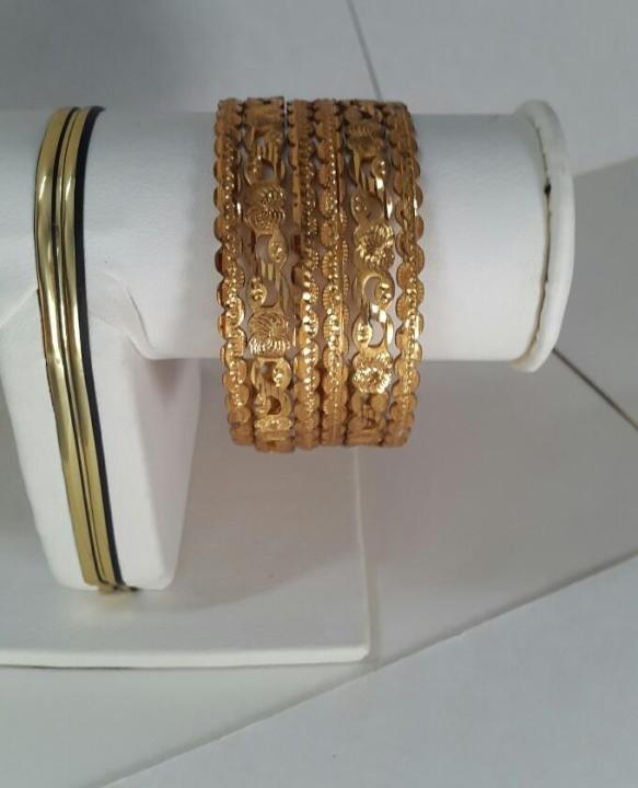Golden%20Alloy%206%20Piece%20Bangles%20For%20Women%20-%20Image%202