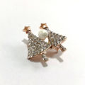 Pack of 1 - Christmas Tree Metal Brooch Pin. 