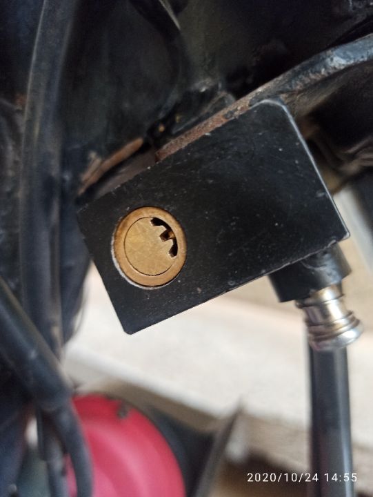 Motorcycle%20Side%20Lock%20(No%20need%20to%20welding),%20%20Moto%20Spare%20Part%20(Handle%20Lock),%20100%25%20secure%20Lahori%20Lock%20Black%20color,%20Bike%20unbreakable%20Lock%20-%20Image%204