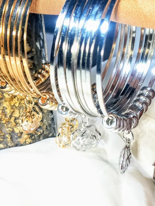 Bangle%20Set%20of%205/7/10%20Bangles%20with%20Floral%20Charms%20%E2%80%93%20Elegant%20Gold-Silver%20Plated%20Stylish%20&%20Trendy%20Bracelet%20Jewelry%20-%20Image%207