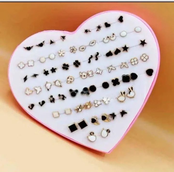 36%20Pairs%20Earrings%20Set%20with%20Box%20%E2%80%93%20Random%20Stud%20Earrings%20(6/12/24%20Pairs%20Without%20Box%20Option)%20%7C%20Cartoon%20Heart%20Shape%20Packaging%20%7C%20Hypoallergenic%20Plastic%20&%20Metal%20Earrings%20for%20Women%20&%20Girls%20-%20Image%207