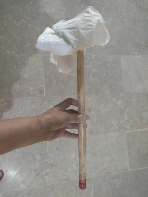 2pcs%2017%20inch%20long%20Wooden%20Jhatki%20stick%20without%20cloth%20for%20use%20cleaning%20window%20/%20%20dusting%20window%20door%20and%20remove%20the%20flying%20bee%20wooden%20stick%20duster%20mosquito%20cleaning%20tool%20-%20Image%205
