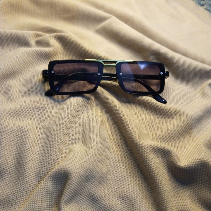 Stylish%20Square%20Black%20Sunglasses%20For%20Men%20And%20Women%20%7C%20Sunglass%20for%20women%20%20%7C%20Black%20Frame%20with%20Gold%20Bridge%20%7C%20Bold%20Streetwear%20%20%7C%20New%20Fashion%20Shades%20-%20Image%2010