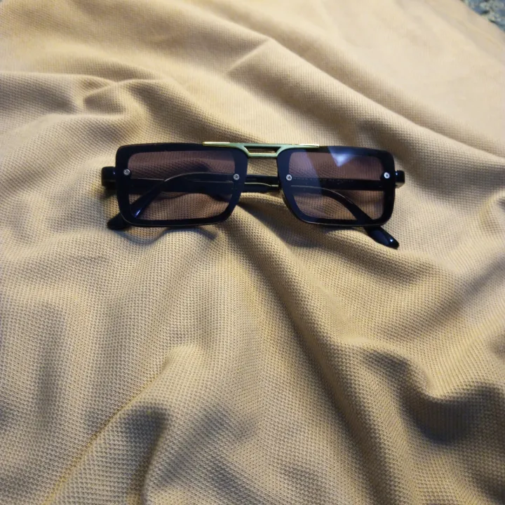 Stylish%20Square%20Black%20Sunglasses%20For%20Men%20And%20Women%20%7C%20Sunglass%20for%20women%20%20%7C%20Black%20Frame%20with%20Gold%20Bridge%20%7C%20Bold%20Streetwear%20%20%7C%20New%20Fashion%20Shades%20-%20Image%2010
