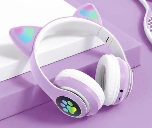 Kids%20Cat%20Ear%20Headphones%20with%20Built-in%20Microphone,%20400mAh%20Long-Lasting%20Battery,%20Wired%20&%20Wireless%20Modes,%20Colorful%20LED%20Lights%20-%20Image%205