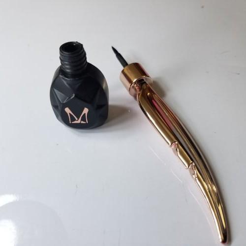 MISS%20ROSE%20leaf%20bottle%20-%20black%20eye%20liner%20-%20Image%203