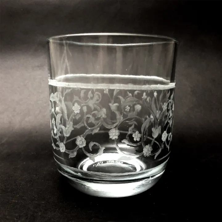 Hand%20Engraved%20Glass%20Tumbler%20with%20Beautiful%20%20Arabesque%20Design%20-%20Image%202