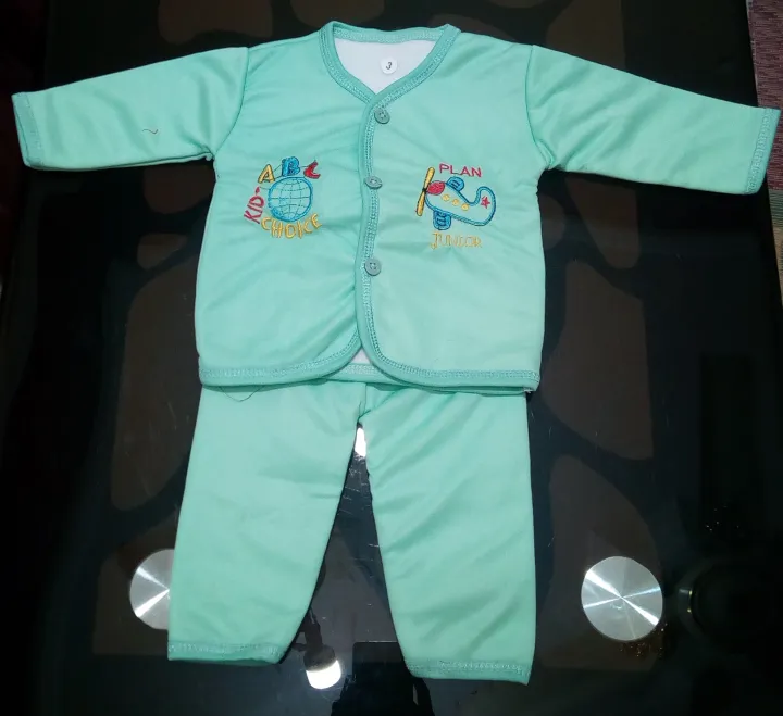 Pack%20Of%204%20Pcs%20Newborn%20Baby%20Suit%20Gift%20set%20New%20Born%20Baby%20Girl%20Boy%20Clothes%20Shirt,%20Pant,%20Bib%20and%20cap%20Infant%20Warm%20Winter%20Suits%20Dresses%20Unisex%20NewBorn%20Garam%20Clothes%20Size%200-3%20Months%20-%20Image%208