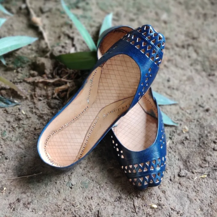 Cutwork%20pure%20leather%20handmade%20khussa%20for%20girls%20-%20Image%204