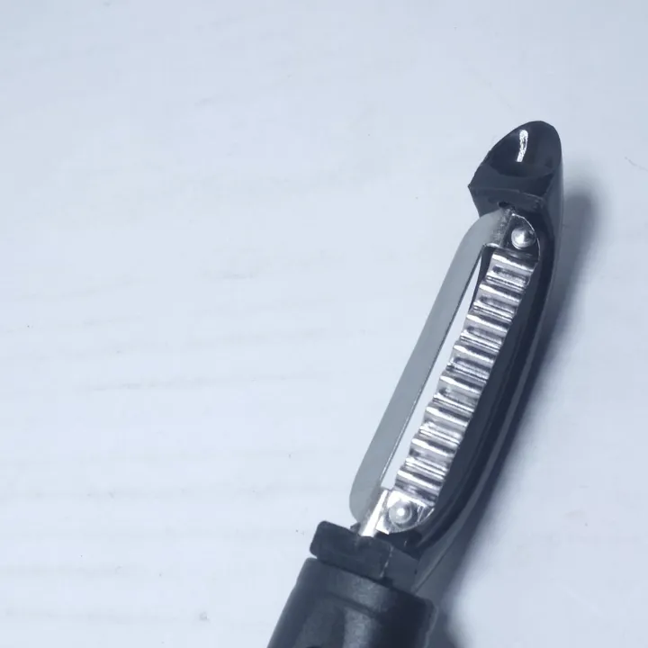 CH%20Plastic%20Potato%20Peeler%20Wavy%20Blade%20-%20Image%204