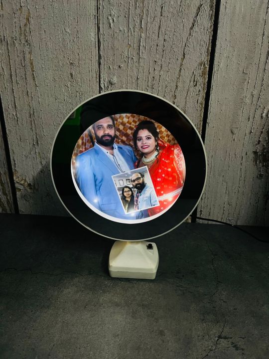 3%20in%20One%20Magic%20mirror%20LED%20Photo%20frame%203D%20in%20Circle%20shape%20(Mirror+Photo%20frame+%20LED%20Light%20)%20-%20Image%204