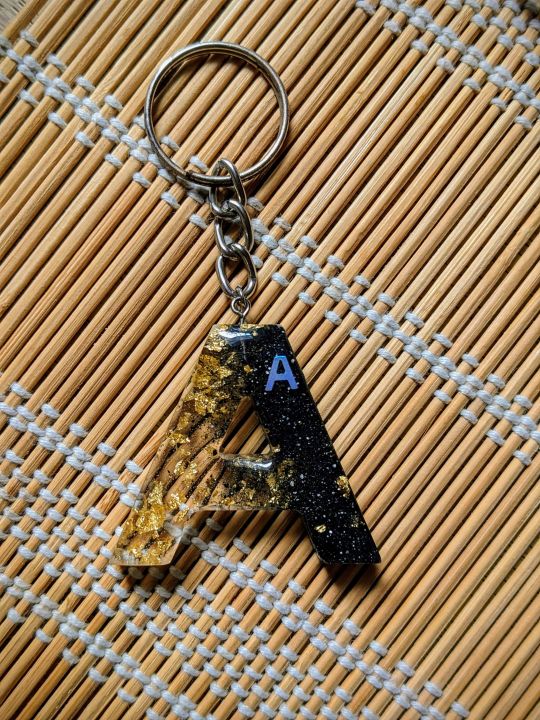 Customize%20Alphabet%20keychain%20%7C%20Resin%20keychains%20%7C%20Keychain%20for%20girls%20%7C%20Keychain%20for%20boys%20%7C%20Keychain%20for%20bags%20%7C%20Black%20Gold%20Theme%20-%20Image%202