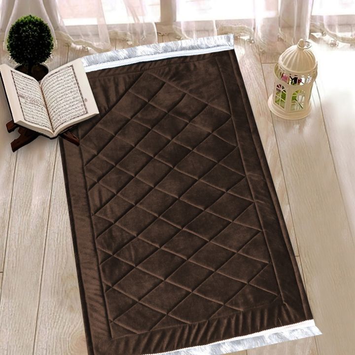 Luxury%20Anti-Slip%20Velvet%20Prayer%20Mat-Jaye%20Namaz%20Prayermat%20with%20foam-Quilted%20Jai%20Namaz%20%7C%20Janamaz%20-%20Image%205