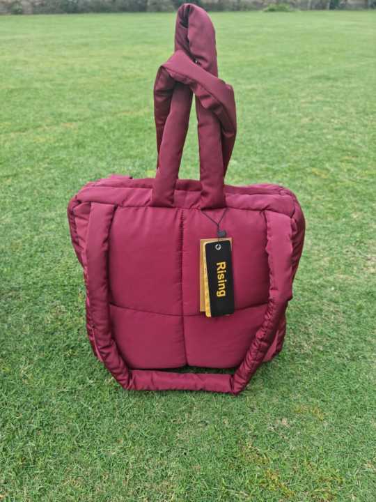 Large%20Square%20Queenie%20Quilted%20Zipper%20Bag%20with%20Handle,%20Fashionable%20and%20Spacious%20Tote%20Bag%20-%20Image%206