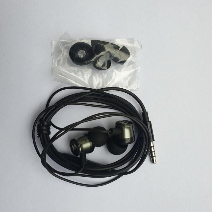 Motorola In-Ear Wired Earbuds with Mic Noise Isolation and Water Resistance