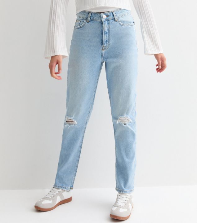 Ripped%20Jeans%20For%20Girls%20-%20Image%202