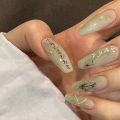 Ganlu Temple Nail Art Hua Fei touched her face and wore nail products, Zhen Huan Bing was transparent and long trapezoidal, and European and American style wore nails and nails. 
