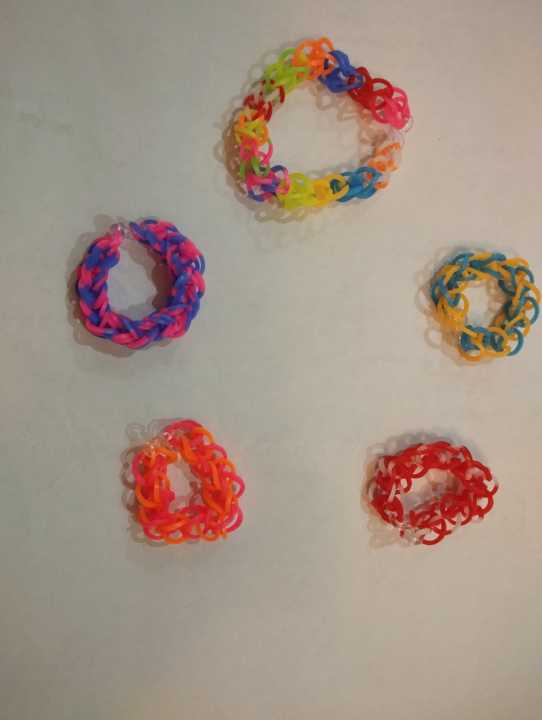 Vibrant%20handmade%20Multicolor%20Loom%20Bands%20-%20Image%202