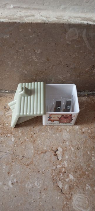 Cute%20Capybara%20Themed%20Manual%20Pencil%20Sharpener%20with%20Dual%20Holes%20and%20Beige%20Lid%20for%20Kids%20and%20Students%20-%20Image%202