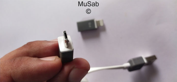 Flat%20Android%20micro%20usb%20and%20lightning%20cable%20supported%20detachable%20lightning%20connector%20included%20-%20Image%203