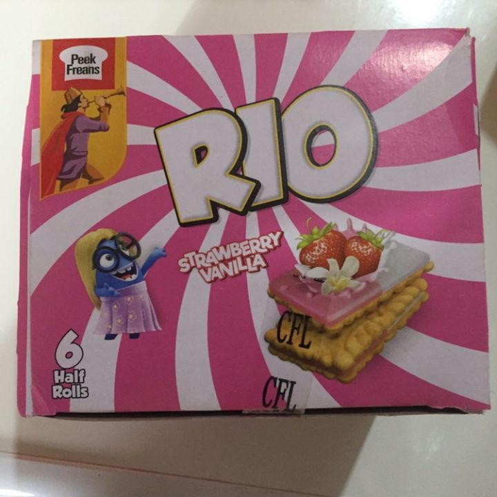 Rio%20Strawberry%20Vanilla%20biscuit%20box%20Peek%20Freans%20Rio%20Strawberry%20Vanilla%20Snack%20Pack%20-%20Image%202