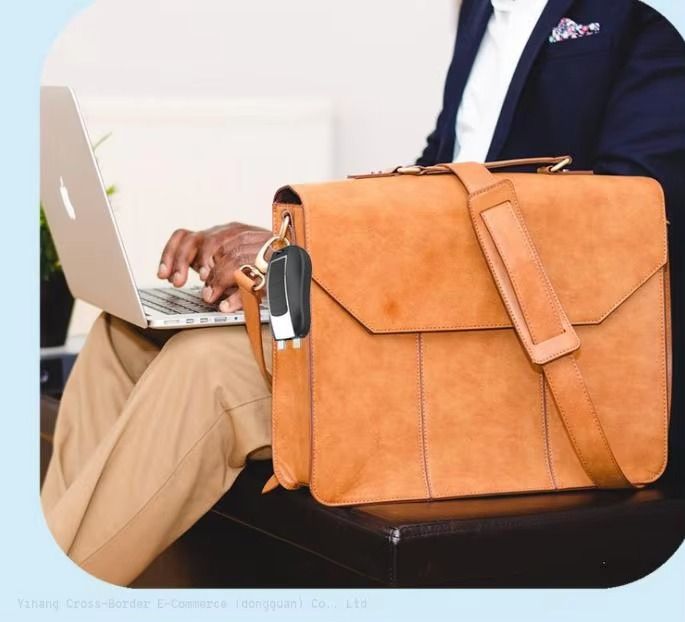 New%202%20in%201%20Keychain%20Portable%20Key%20chain%20Power%20Bank%20Emergency%20Charging%20Treasure%20Wireless%20Portable%20Charger%20-%20Image%203