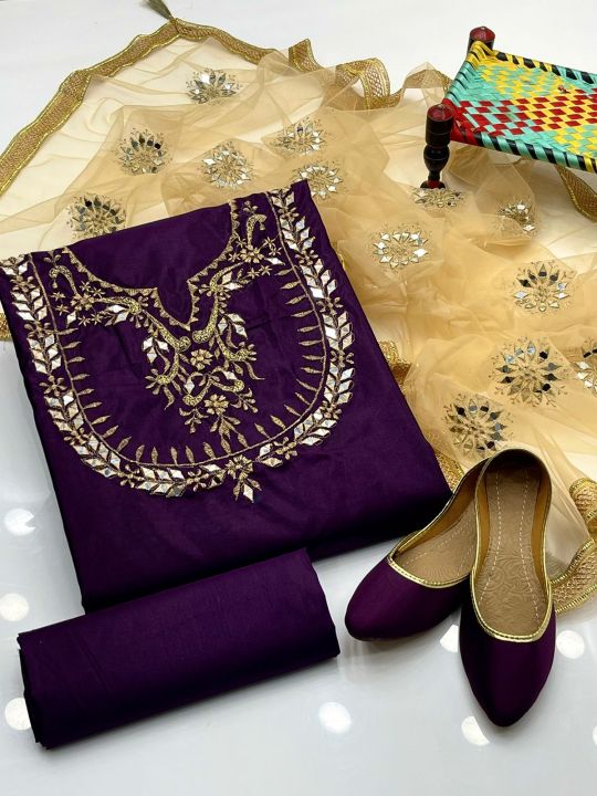 Buzzazi%20Fancy%20Wedding%20Wear%20Ladies%204%20Piece%20Dress%20%E2%80%93%20Kataan%20Mirror%20Work%20Shirt,%20Net%20Dupatta%20&%20Complimentary%20Khussa%20-%20Image%205