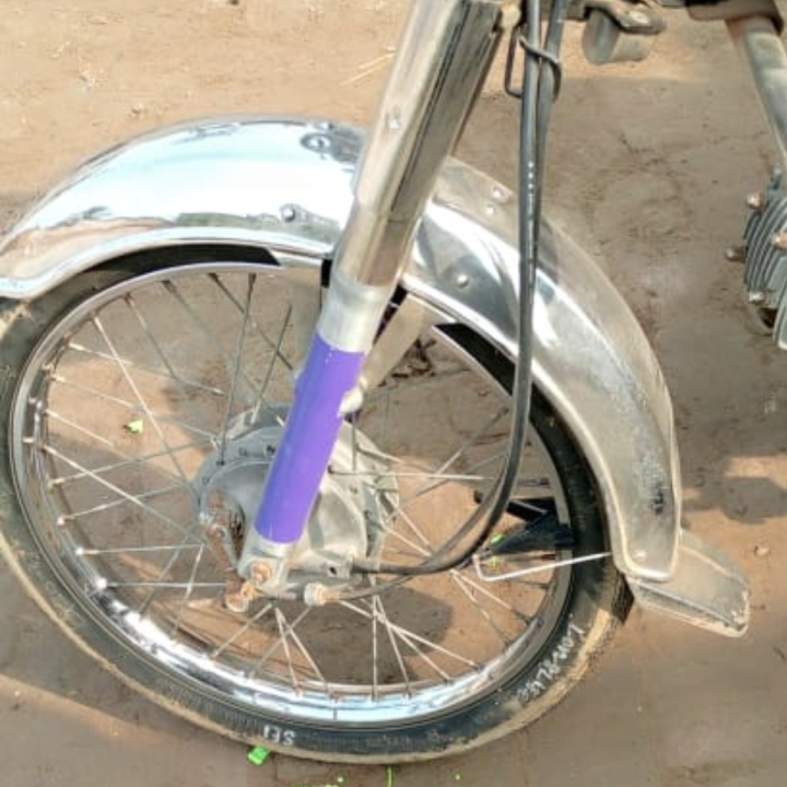 We%20bring%20you%20a%20tire%20brush%20to%20keep%20your%20motorcycle%20tires%20clean%20-%20Image%204