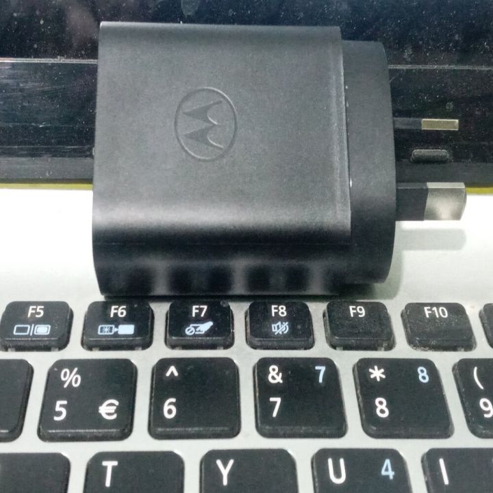 Motorola%20Turbo%20Power%2020W%20Fast%20Charger%20with%20Micro%20USB/Type-C%20-%20Image%204