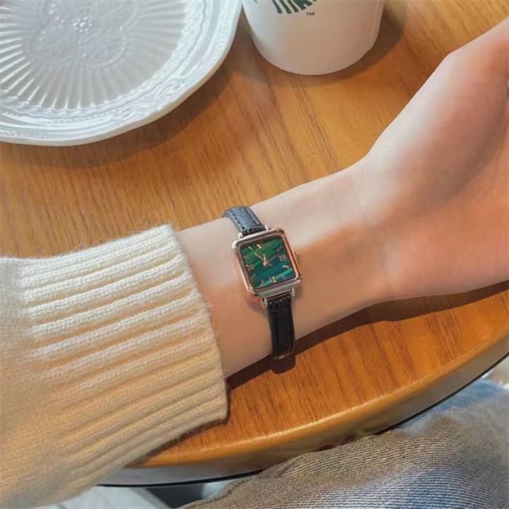 Square%20Simple%20Retro%20Student%20Belt%20Ladies%20Quartz%20Watch%20-%20Image%204