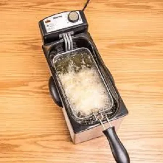 Geepas%203%20ltrs%20Deep%20Fryer%20with%20Stainless%20Steel%20Housing,%20GDF36015,%202%20Years%20Warranty%20-%20Image%204