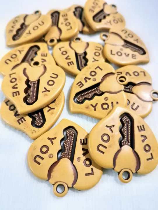 10%20pcs%20Wooden%20Heart-Shaped%20"Love%20You"%2035mm%20Pendant%20%E2%80%93%20Charming%20Accessory%20for%20Keychains,%20Bags,%20Crafts,%20Jewelry,%20or%20DIY%20Gifts%20-%20Image%206
