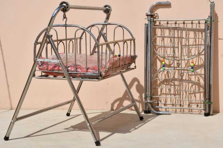 Big%20Bearing%20Dolly%20Cradle%20Jhula%20with%20Mattress%20-%20Fold-able%20-%20Image%202