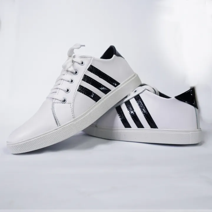 Latest%20Trendy%20casual%20sneaker,Light%20weight%20fashion%20sheos,white%20lace%20golden%20touch%20running%20walking%20shoes%20-%20Image%205