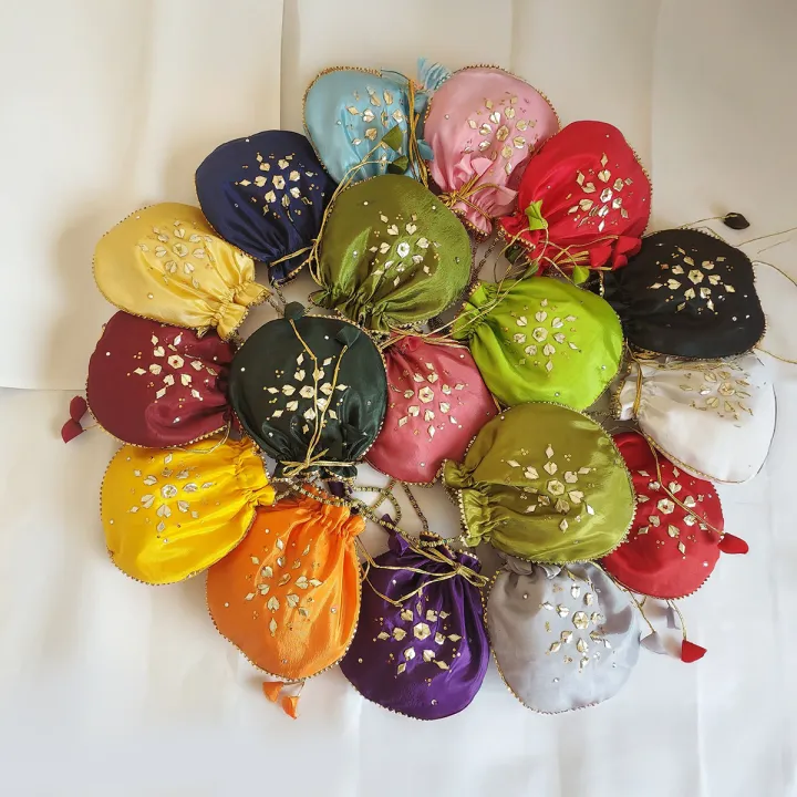 Fancy%20embroidered%20clutch/potli%20bag%20for%20wedding%20parties%20designer%20traditional%20potli%20gol%20bag%20with%20Handmade%20Gota%20work%20-%20Image%204