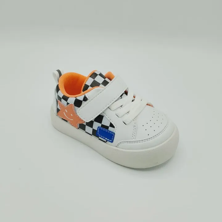 Baby%20Checkerboard%20Sneakers%20%E2%80%93%20Soft%20Comfortable%20Pre-Walker%20Shoes%20with%20Velcro%20&%20Laces%20-%20Image%204
