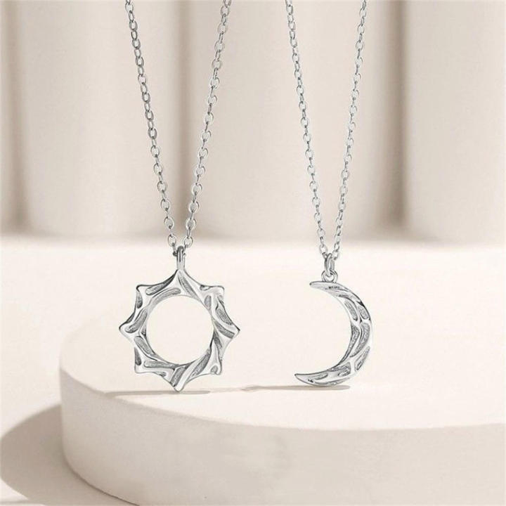 Sun and Moon Couple Necklace Men and Women Premium Simple Sun and Moon Pendant Necklace INS Valentine's Day Gift