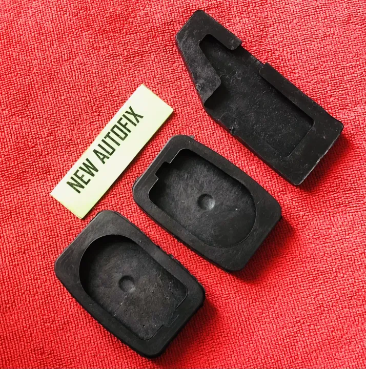 Suzuki%20cultus%20pedal%20rubber%20set%203%20pcs%20-%20Image%202