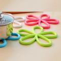 1PCS Flower Shape Anti-Slip Pot Holder Pan Pad Bowl Plate Dish Place-mat Cup Coaster Kitchen Dining Table Silicone Heat-Proof Mat. 
