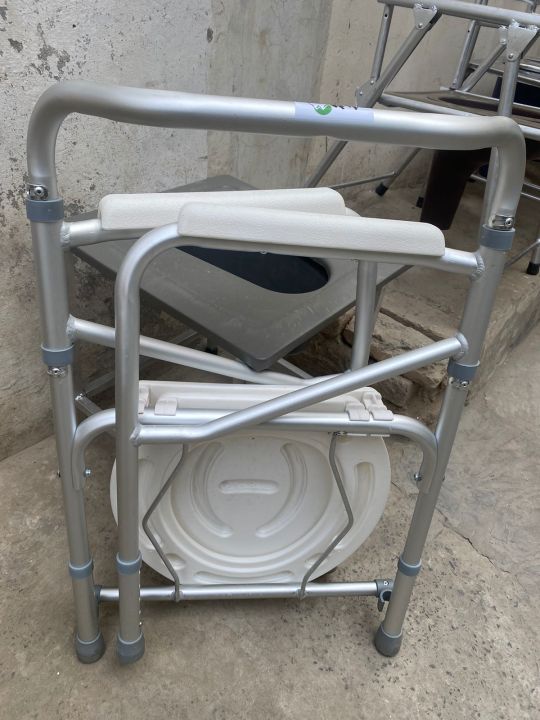 Imported%20China%20Aluminum%20Height%20Adjustable%20And%20Foldable%20Toilet%20Commode%20Chair%20-%20Image%207