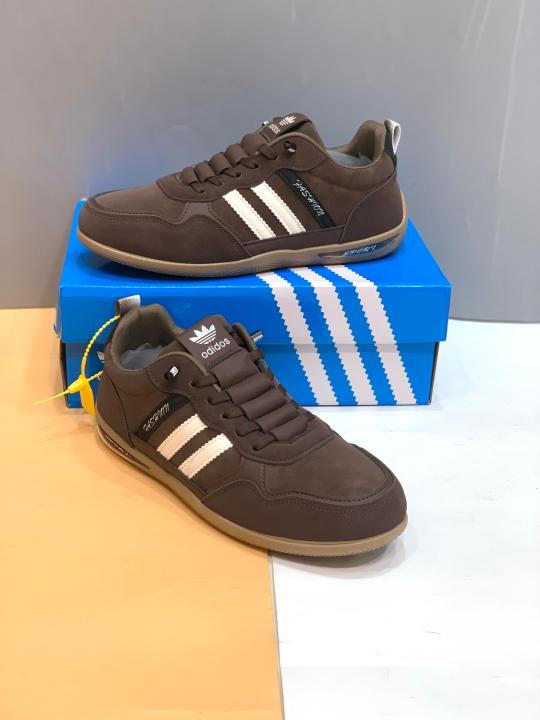 Men's%20Casual%20Sneakers%20with%20Cream%20Stripes,%20Lace-Up%20Fashion%20Shoes%20with%20Gum%20Sole%20for%20Everyday%20Wear%20-%20Image%204