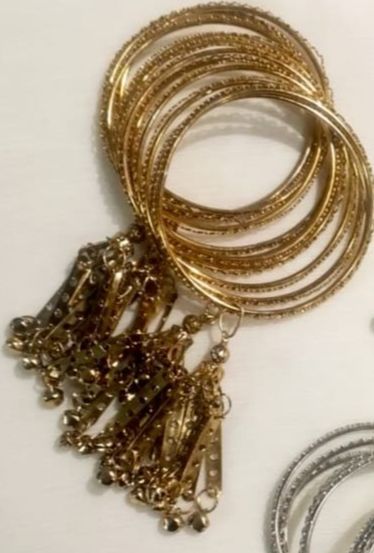 Bangles%20Sets%20with%20Hanging%20Charms%20%7C%20Traditional%20Pakistani%20Jewelry%20for%20Weddings%20&%20Festivals%20-%20Image%209