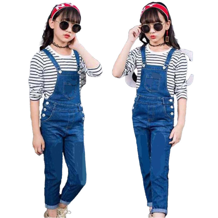 Dress%20Your%20Baby%20Girl%20in%20Gorgeous%20Jeans%20Blue%20Denim%20Romper%20-%20Premium%20Quality%20and%20Stylish%20Romper%20for%20Fashionable%20Infants%20-%20Image%203